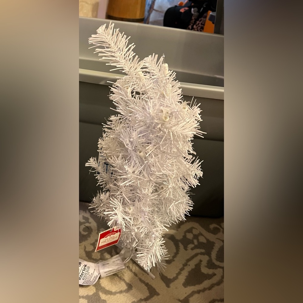NWT 24 inch White prelit Holiday Tree. White lights.